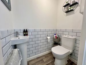 Cloakroom WC- click for photo gallery